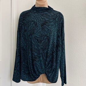 Jennifer Lopez Animal Print Twist Front Knit Mick Neck Top EUC